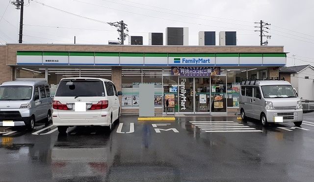 近くのコンビニまで270m（徒歩4分）