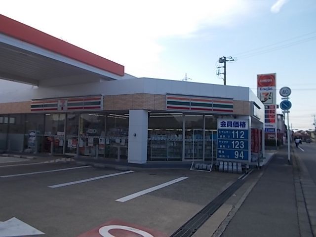 近くのセブンイレブンまで270m（徒歩4分）