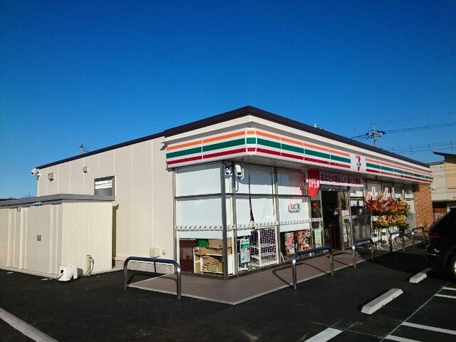 近くのセブンイレブン３５４バイパス店まで600m（徒歩8分）