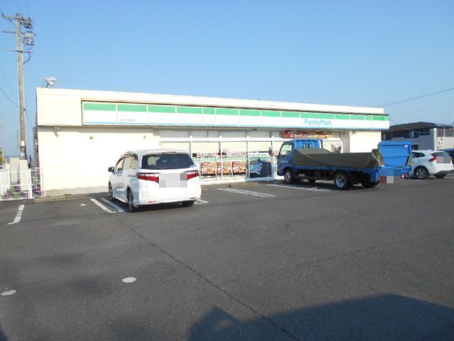 近くのコンビニまで900m（徒歩12分）