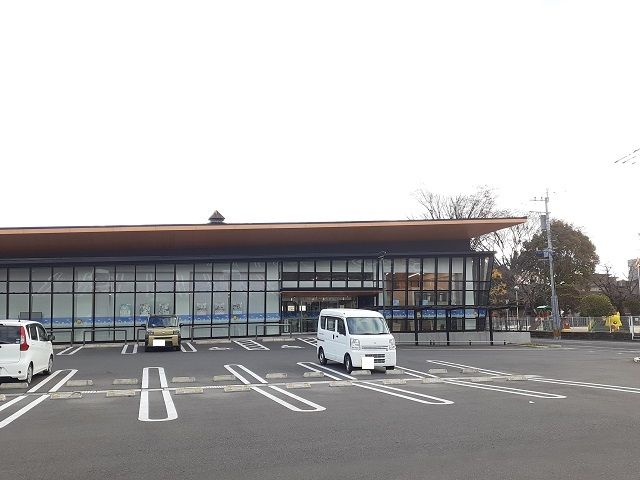 近くの銀行まで2,200m（徒歩28分）