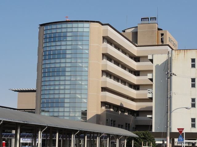 近くの高岡市民病院まで1,300m（徒歩17分）