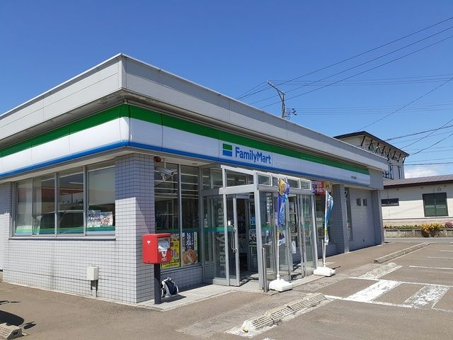 近くのファミリーマート大館大田面店まで525m（徒歩7分）