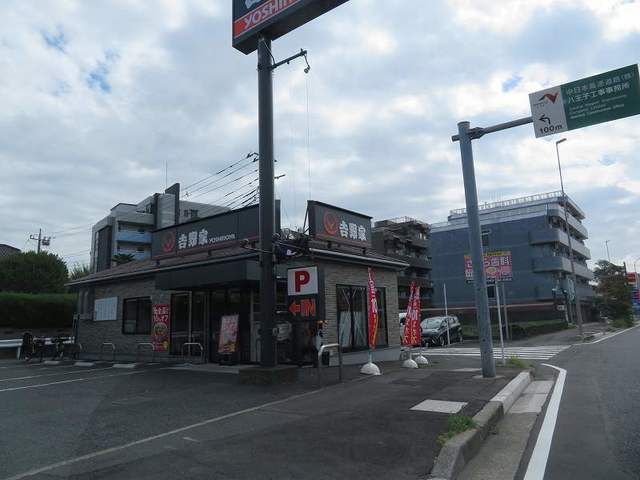 近くの飲食店まで200m（徒歩3分）