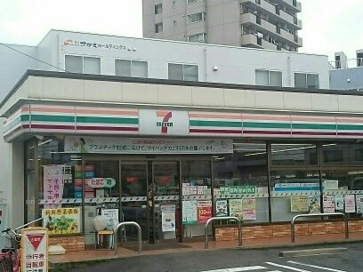 近くのセブンイレブンまで300m(徒歩4分)