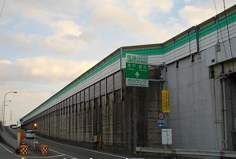 近くの姫路バイパス市川ランプまで3,200m（徒歩40分）