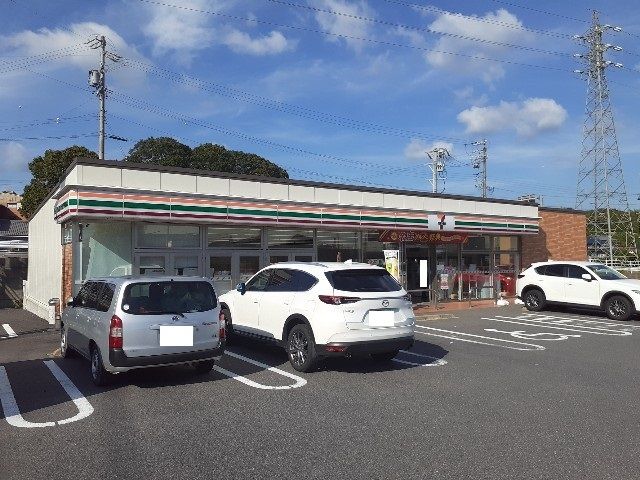 近くのセブンイレブンまで200m（徒歩3分）