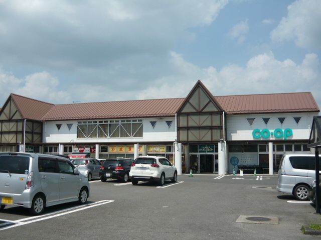 近くのコープ川内店まで400m（徒歩5分）