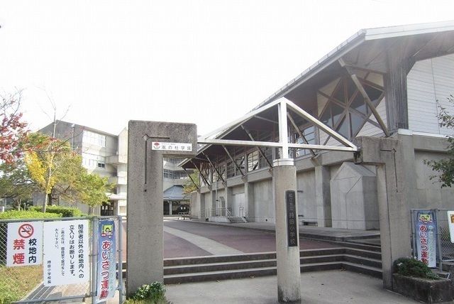 近くの小学校まで2,400m（徒歩30分）