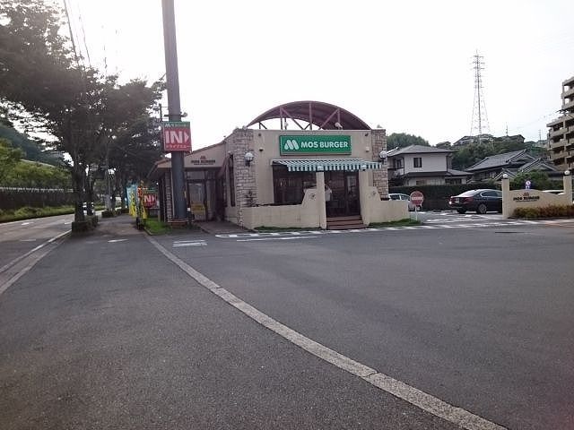 近くのモスバーガー　大分インター店まで850m（徒歩11分）