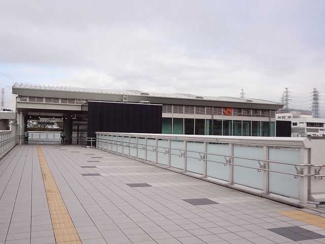 近くの駅まで1,900m（徒歩24分）