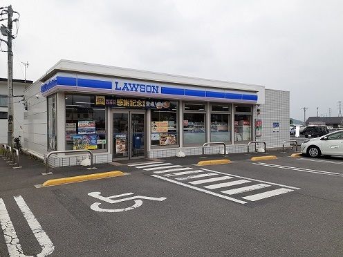 近くのコンビニまで450m（徒歩6分）