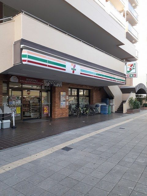 近くのコンビニまで414m（徒歩6分）