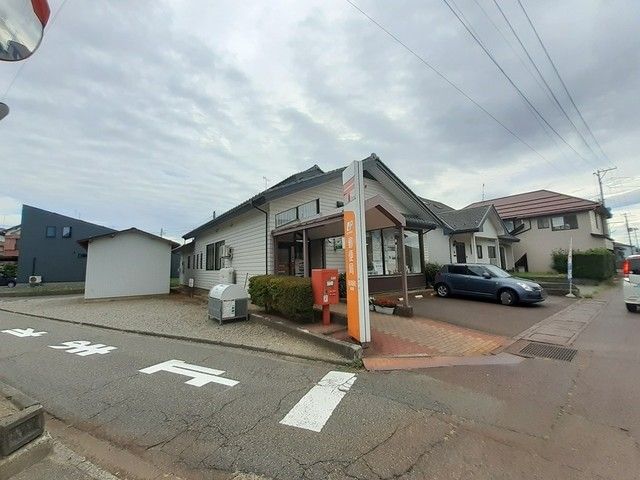 近くの新津新町郵便局まで120m（徒歩2分）