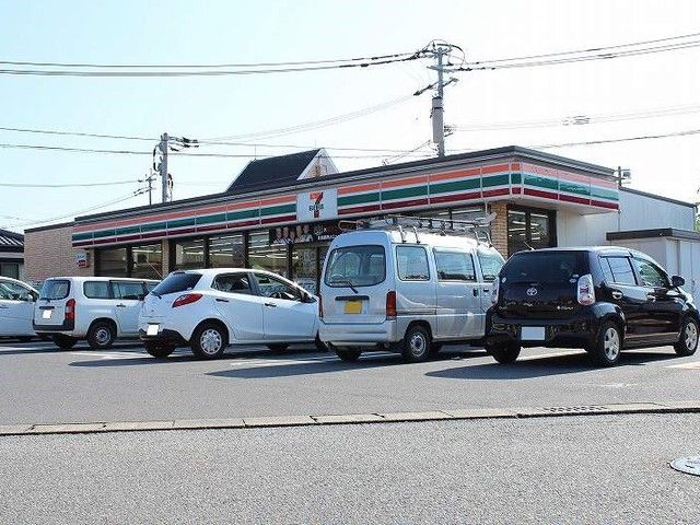 近くのコンビニまで600m（徒歩8分）