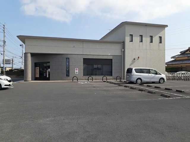 近くの十八親和銀行竹松支店まで2,380m（徒歩30分）