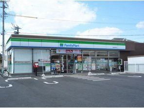 近くのファミリーマート豊明阿野町店まで550m（徒歩7分）