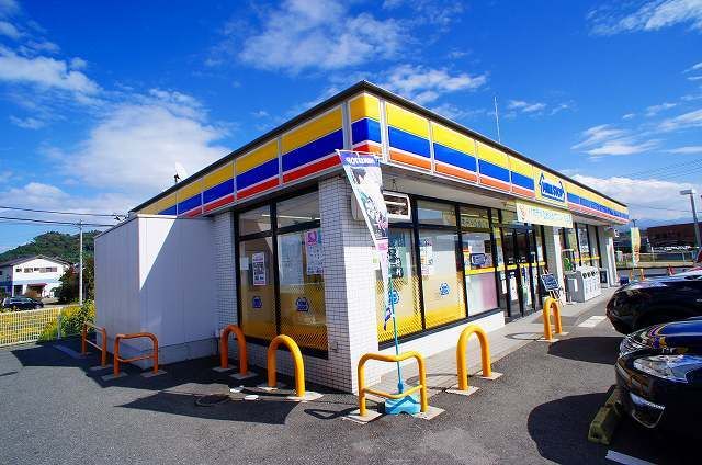 近くのミニストップ沼田バイパス店まで700m（徒歩9分）