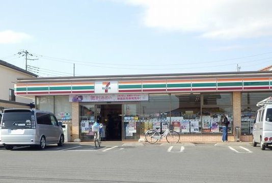 近くのセブンイレブンまで450m（徒歩6分）