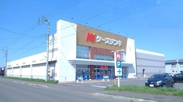 近くのケーズデンキ余市店まで600m(徒歩8分)