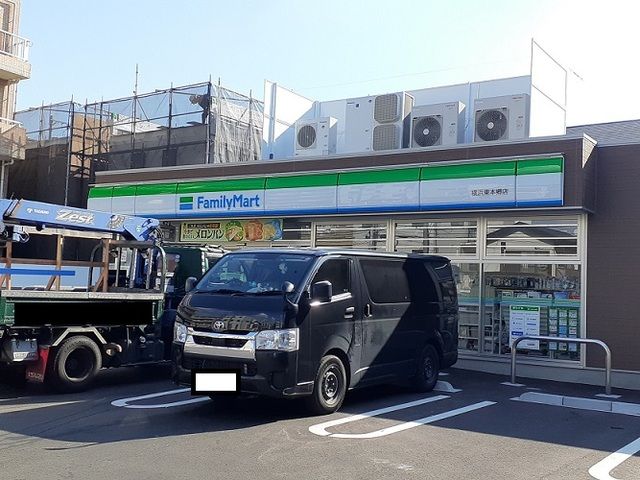 近くのファミリーマートまで180m(徒歩3分)