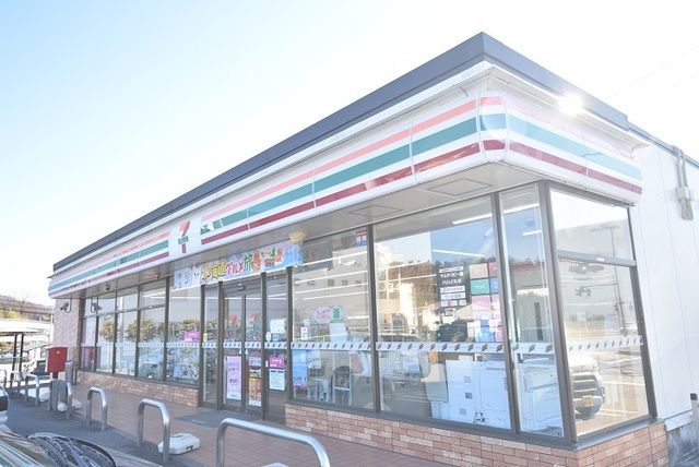 近くのコンビニまで800m（徒歩10分）