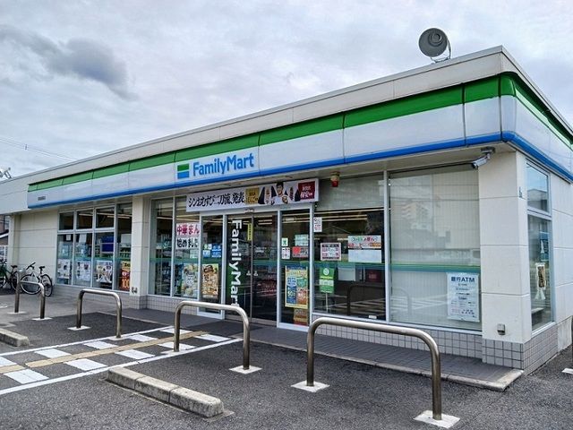 近くのファミリーマート様まで200m(徒歩3分)