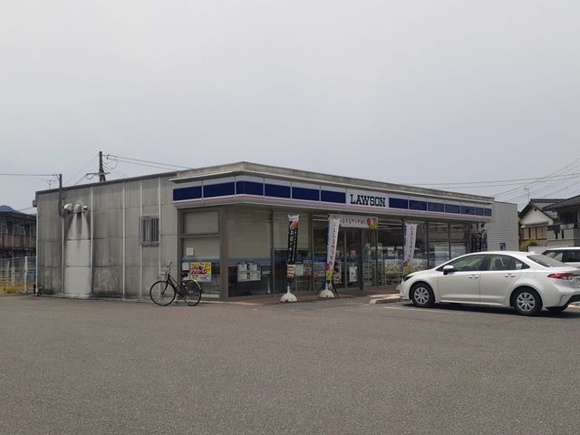 近くのローソン篠山東岡屋店様まで810m（徒歩11分）
