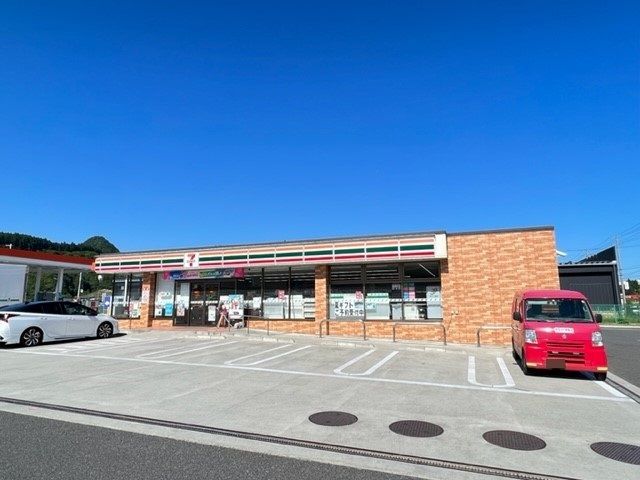 近くのコンビニまで650m（徒歩9分）