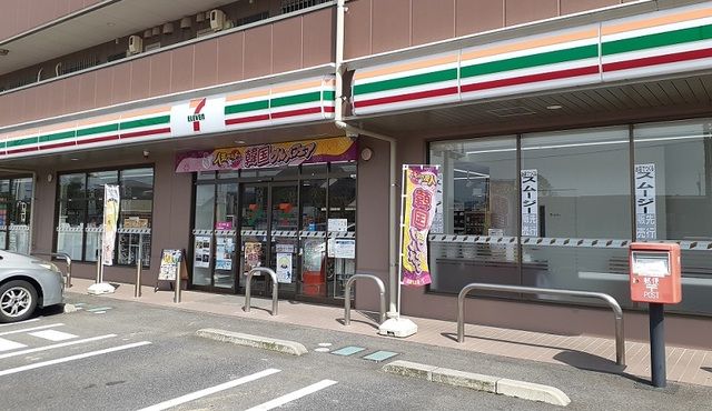 近くのセブンイレブン東出雲インター店まで120m（徒歩2分）