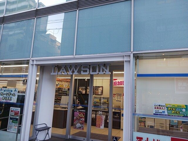 近くのローソンJR桃谷駅前店まで350m（徒歩5分）