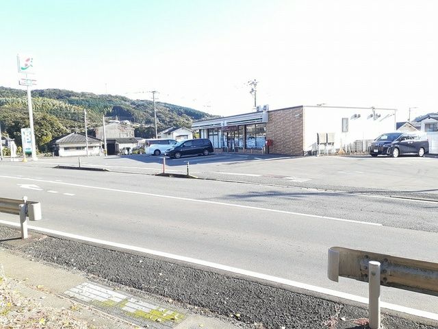 近くのセブンイレブン飯盛開店まで917m（徒歩12分）