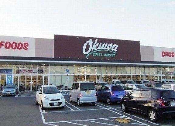 近くのオークワ西改田店まで750m（徒歩10分）