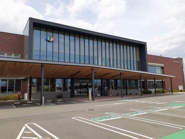 近くの中央市役所まで1,600m（徒歩20分）
