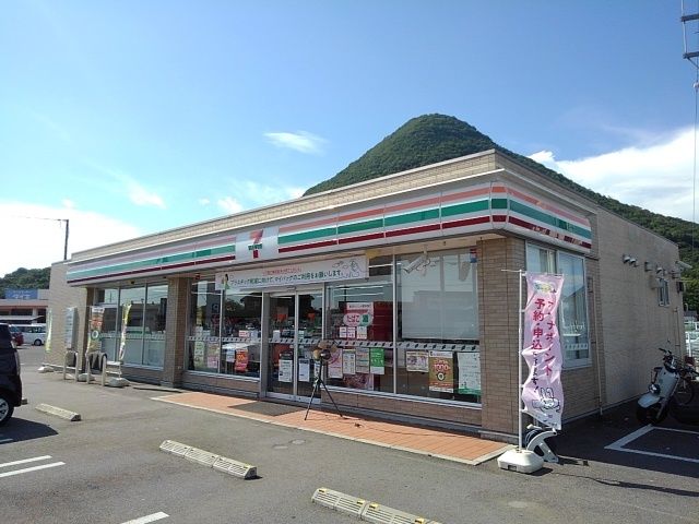 近くのコンビニまで1,100m（徒歩14分）