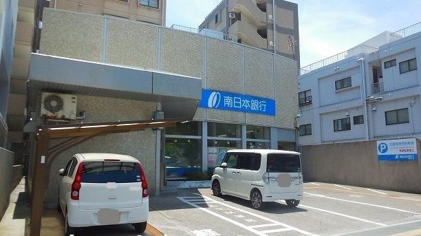 近くの銀行まで450m（徒歩6分）