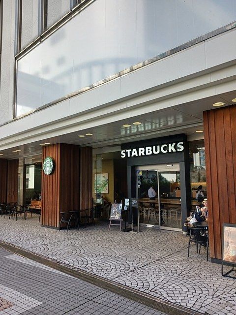 近くのスターバックスまで750m（徒歩10分）