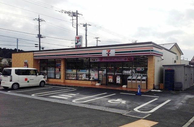 近くのセブンイレブン御殿場神山店まで700m(徒歩9分)