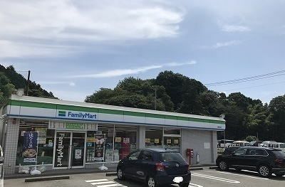 近くのファミリーマート裾野岩波店まで1,400m(徒歩18分)