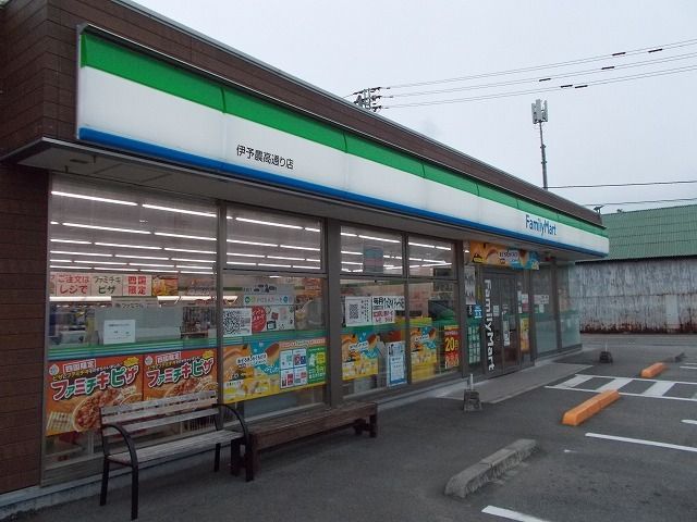 近くのコンビニまで500m（徒歩7分）