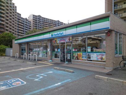 近くのコンビニまで600m（徒歩8分）