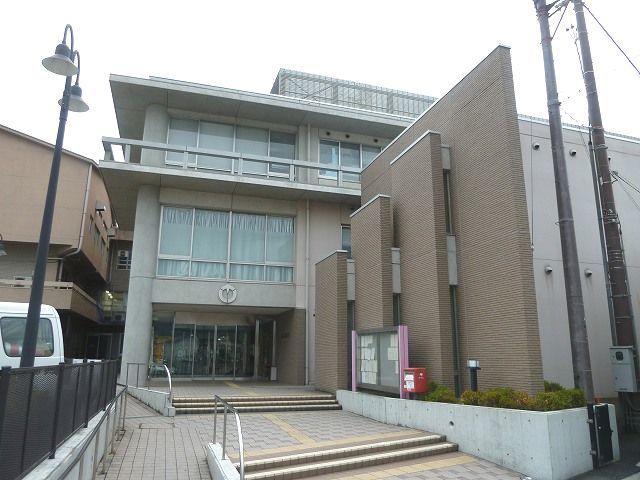 近くの御所市役所まで800m（徒歩10分）