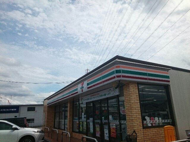 近くのコンビニまで170m（徒歩3分）