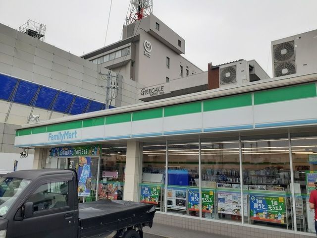 近くのファミリーマート様まで400m(徒歩5分)