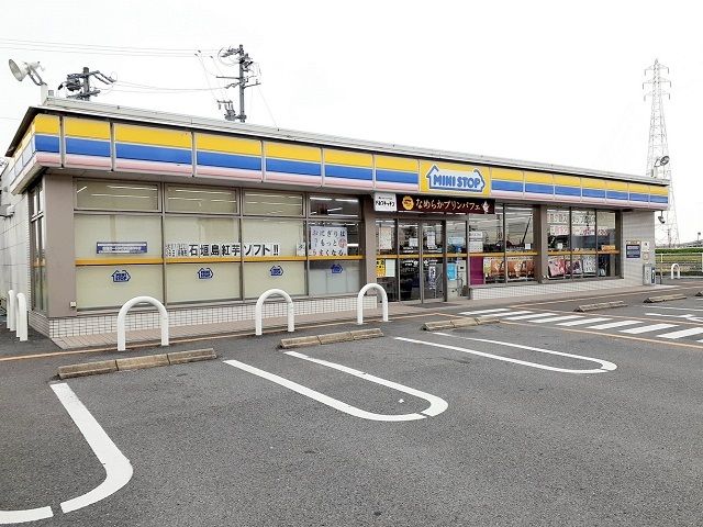 近くのミニストップ大垣池尻町店まで704m（徒歩9分）