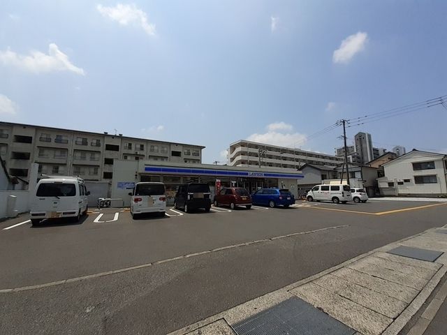 近くのローソン 高知旭町店まで73m（徒歩1分）