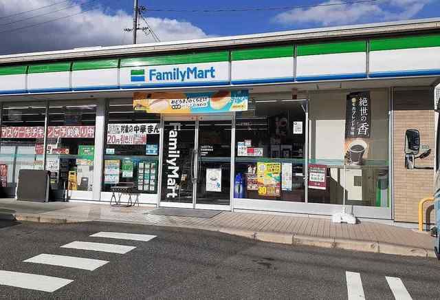 近くのファミリーマートまで1,200m(徒歩15分)