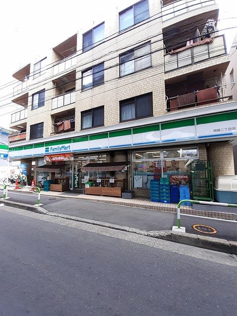 近くのファミリーマートまで299m（徒歩4分）