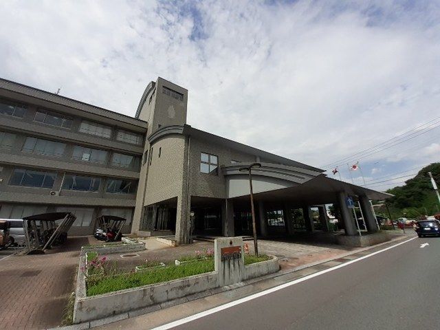 近くの飯塚市穂波支所まで110m（徒歩2分）