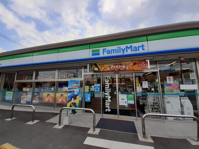 近くのコンビニまで800m（徒歩10分）